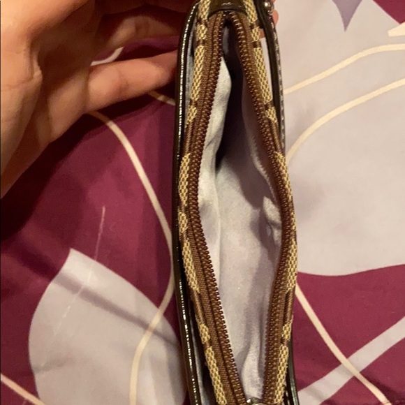 Clutch - Picture 4 of 4